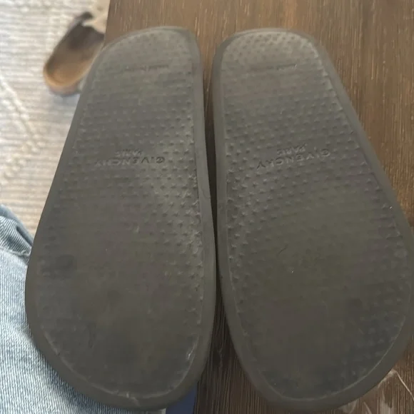 Authentic givenchy - Picture 4 of 6